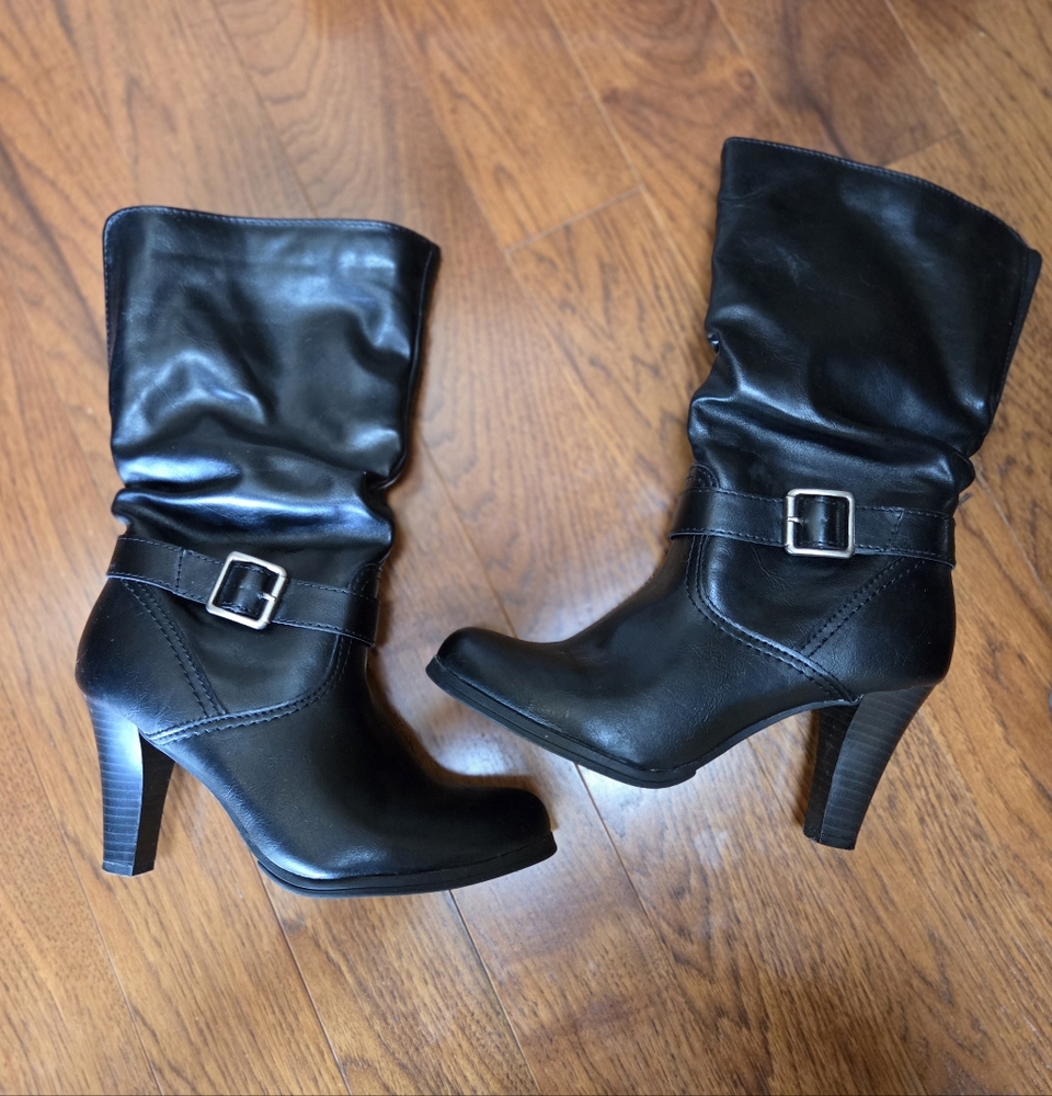 Arizona Jean Company Black Heeled Boots Sleek Design With Buckle